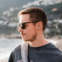 Strona Główna Testimonial Skip 02